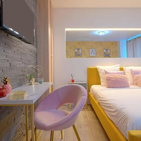 Modern Studio- Francois Mitterand Library Parijs