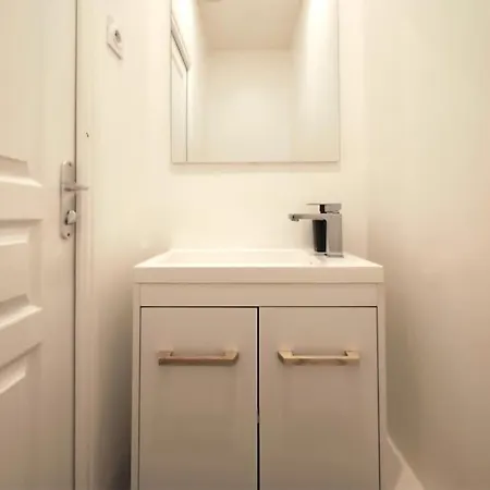 Modern Studio- Francois Mitterand Library Appartement